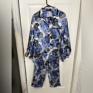 Kathryn vintage Blue and Black Floral pajama set size medium